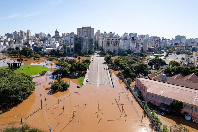 Enchentes no RS mostram urgência na construção de cidades resilientes